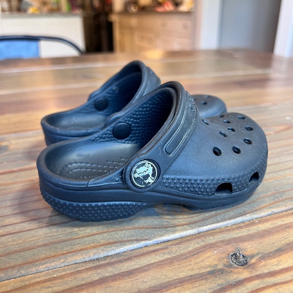 Black Children’s Crocs 7C - Picture 5 of 7